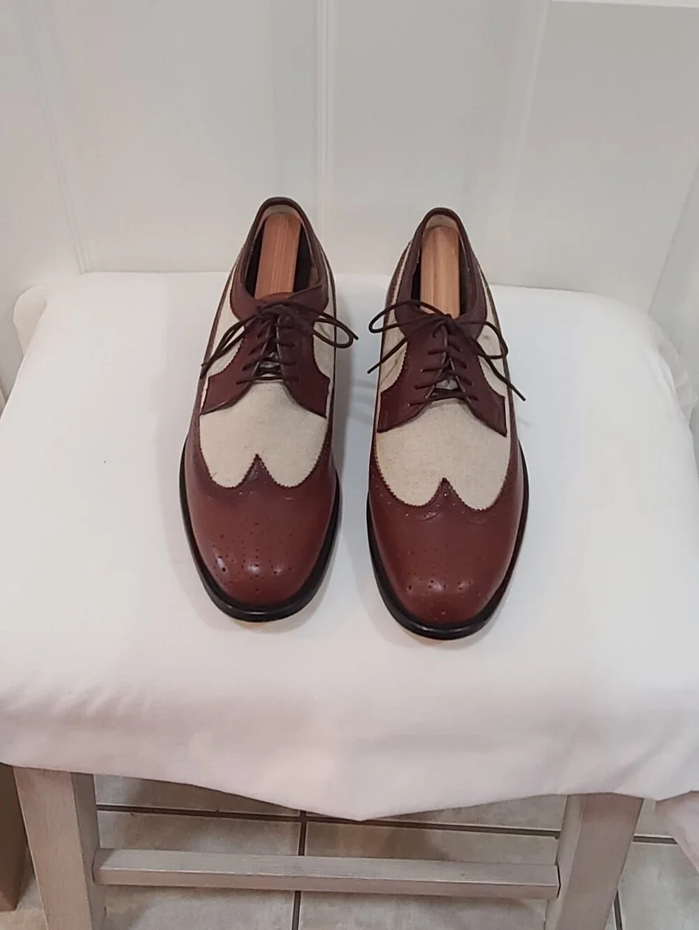 Leather Classics Men's Two-Tone Brown and Cream Wingtip Oxfords Vintage - Picture 6 of 16